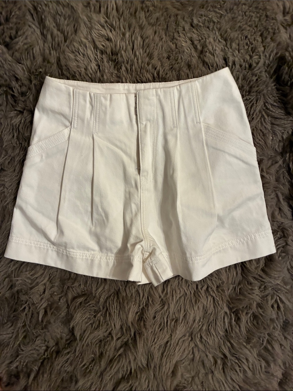 NWOT ANTONIO MELANI White Pleated Cotton Shorts